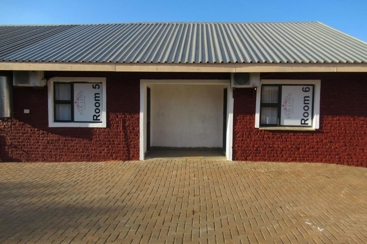 Pab-Love Guest House Kuruman Exterior foto