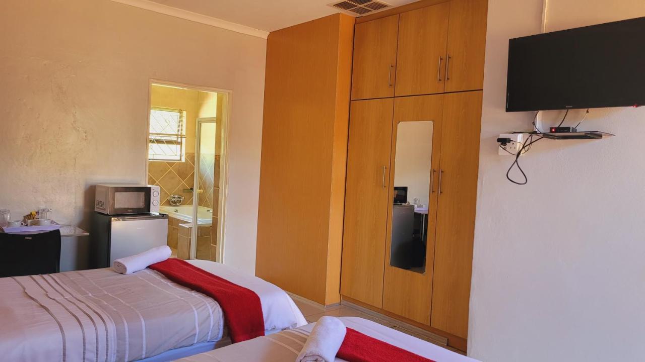 Pab-Love Guest House Kuruman Exterior foto