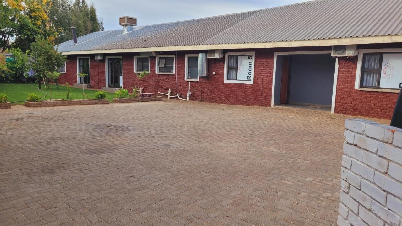 Pab-Love Guest House Kuruman Exterior foto