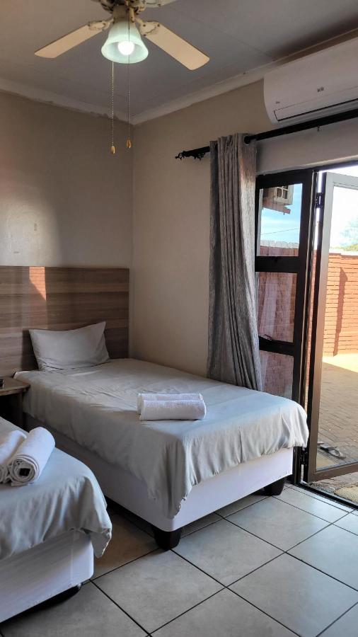 Pab-Love Guest House Kuruman Exterior foto