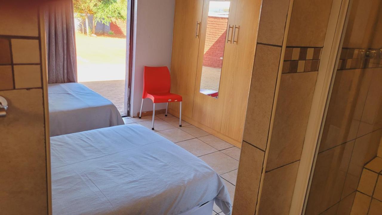 Pab-Love Guest House Kuruman Exterior foto